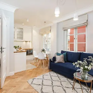 Apartment Plac Zamkowy - With View By Renters, Warsaw